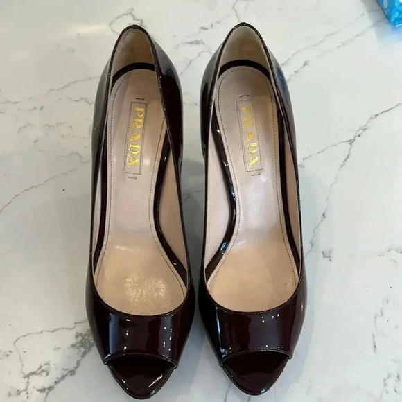 Prada peep toe wine patent leather heels size 39 - Picture 5 of 5